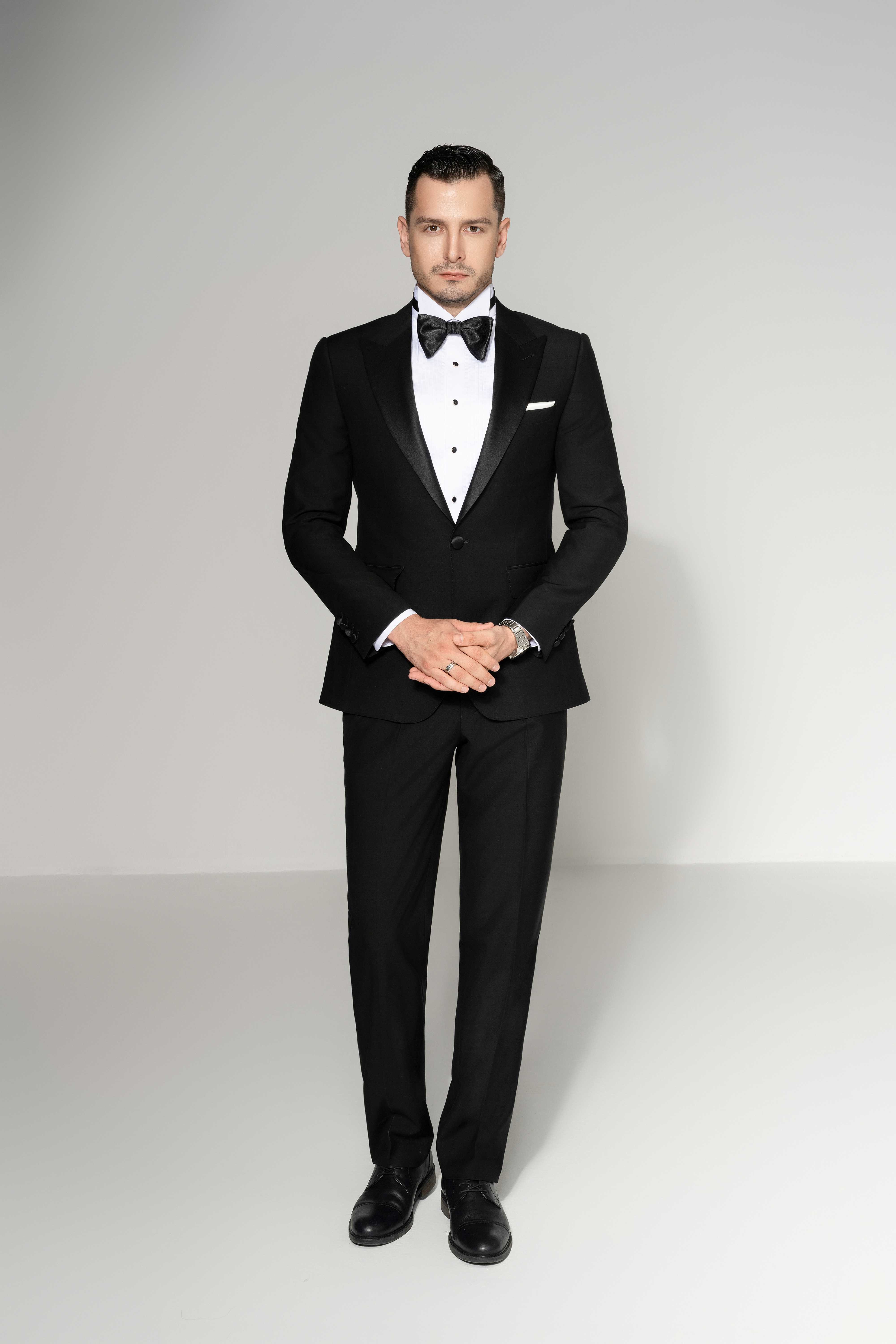 Suit Gray đậm kẻ trắng